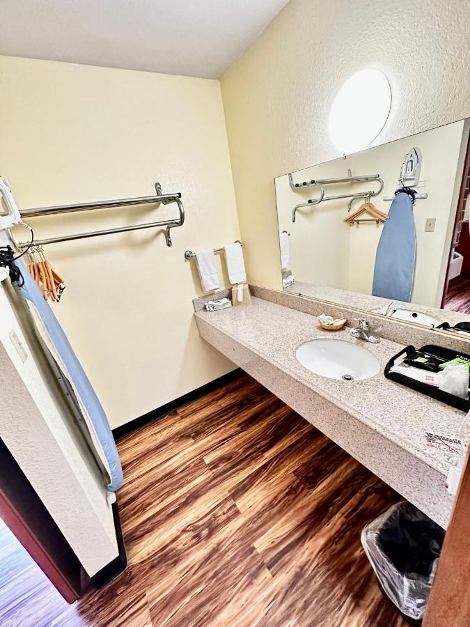 Regency Inn Iola 외부 사진