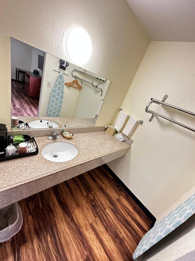Regency Inn Iola 외부 사진