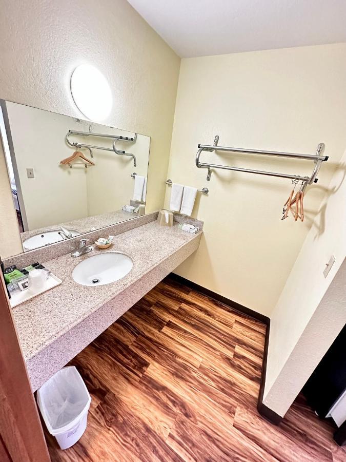 Regency Inn Iola 외부 사진